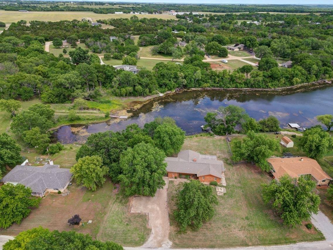 4 Lakeridge Dr, Arkansas City, KS 67005