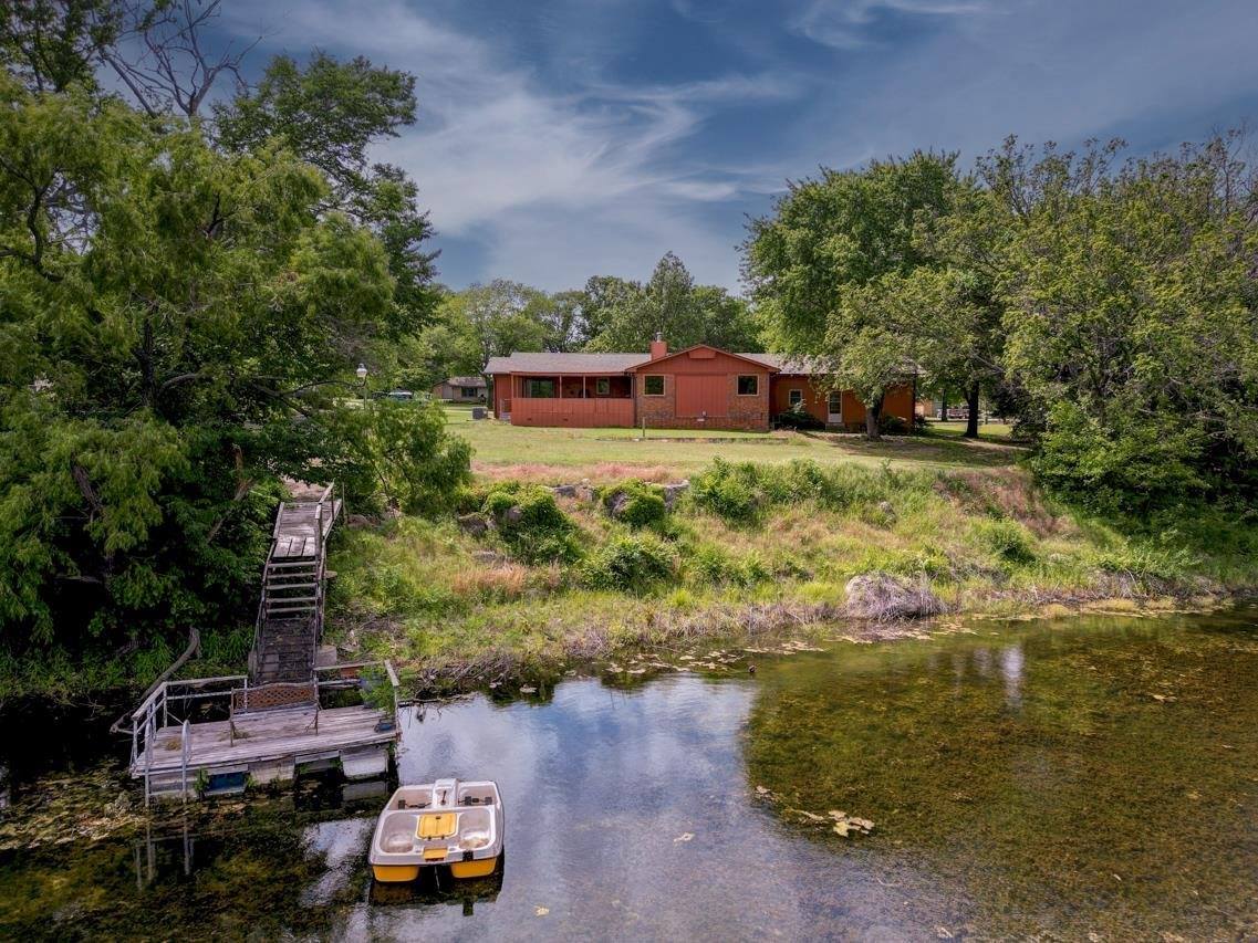 4 Lakeridge Dr, Arkansas City, KS 67005