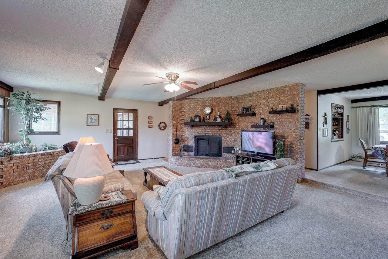 4 Lakeridge Dr, Arkansas City, KS 67005