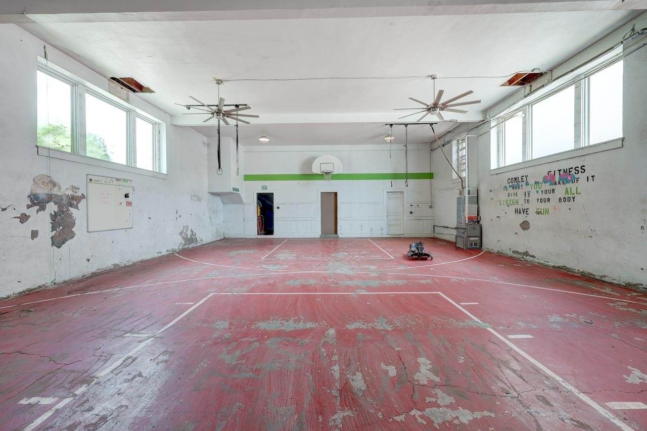 107 East 7th Ave, Winfield, KS 67156