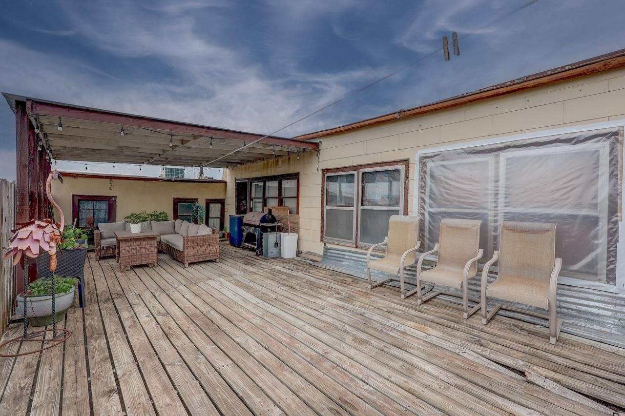 107 East 7th Ave, Winfield, KS 67156