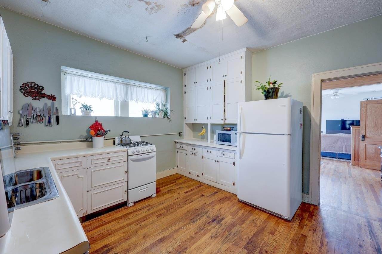 107 East 7th Ave, Winfield, KS 67156