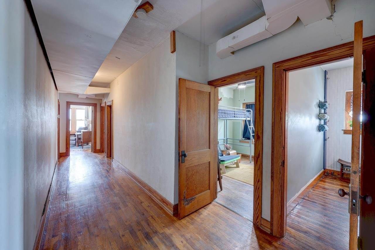 107 East 7th Ave, Winfield, KS 67156