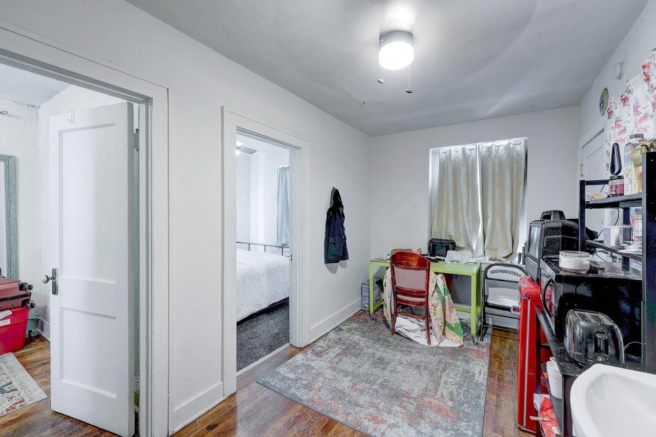 107 East 7th Ave, Winfield, KS 67156