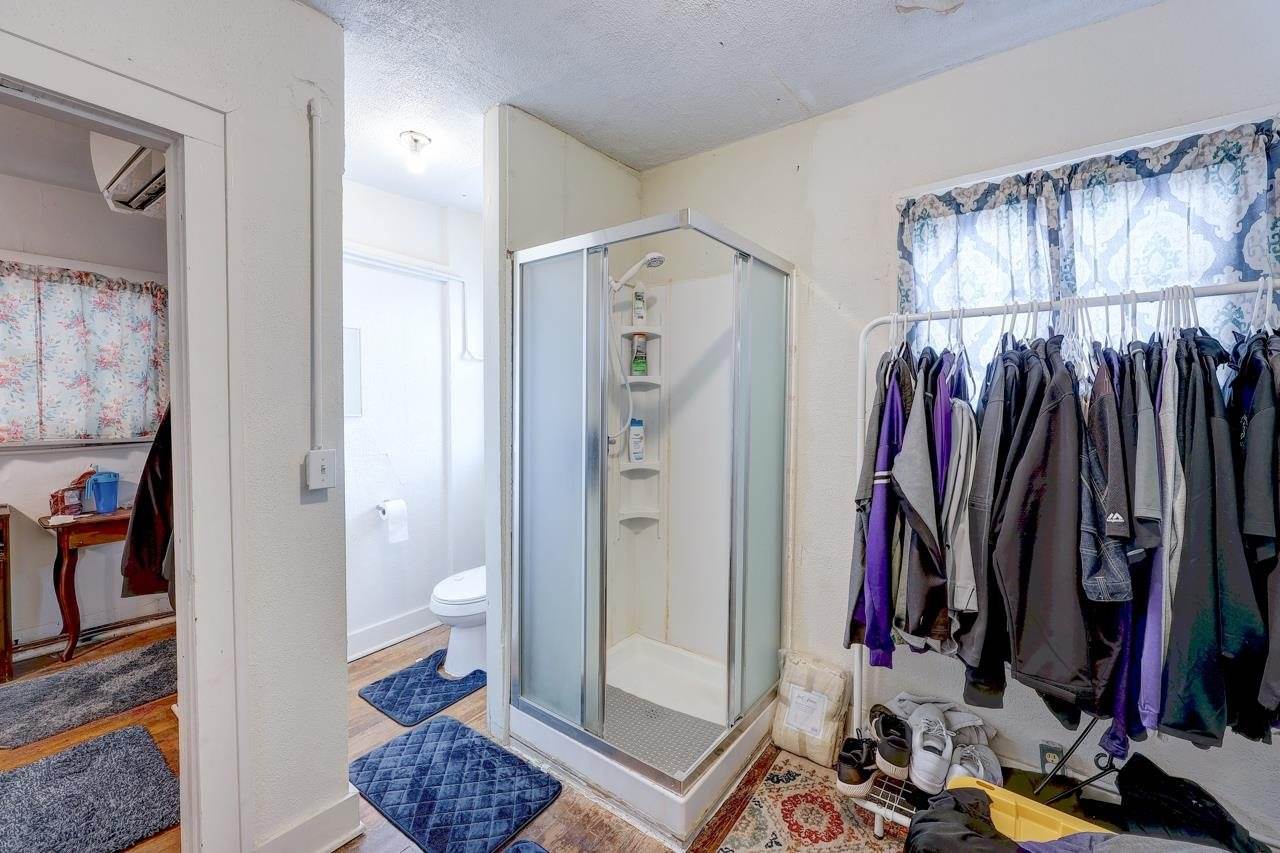 107 East 7th Ave, Winfield, KS 67156