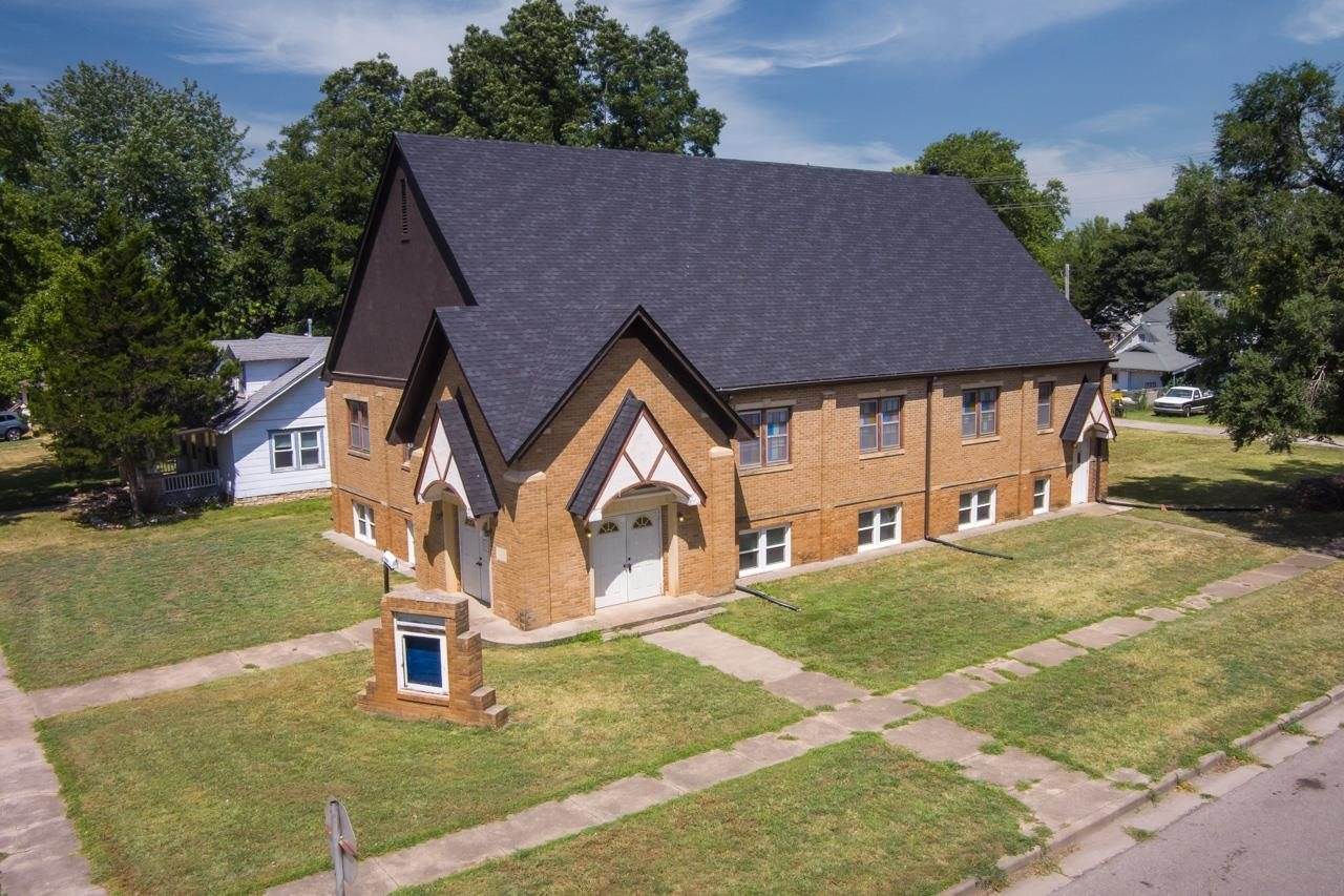 1020 East 12th Ave, Winfield, KS 67156