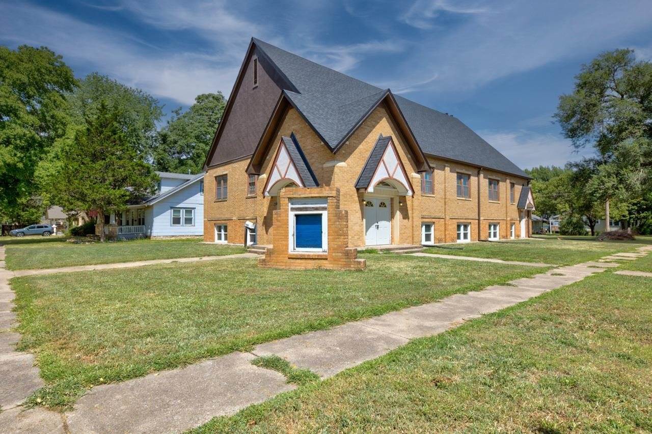 1020 East 12th Ave, Winfield, KS 67156