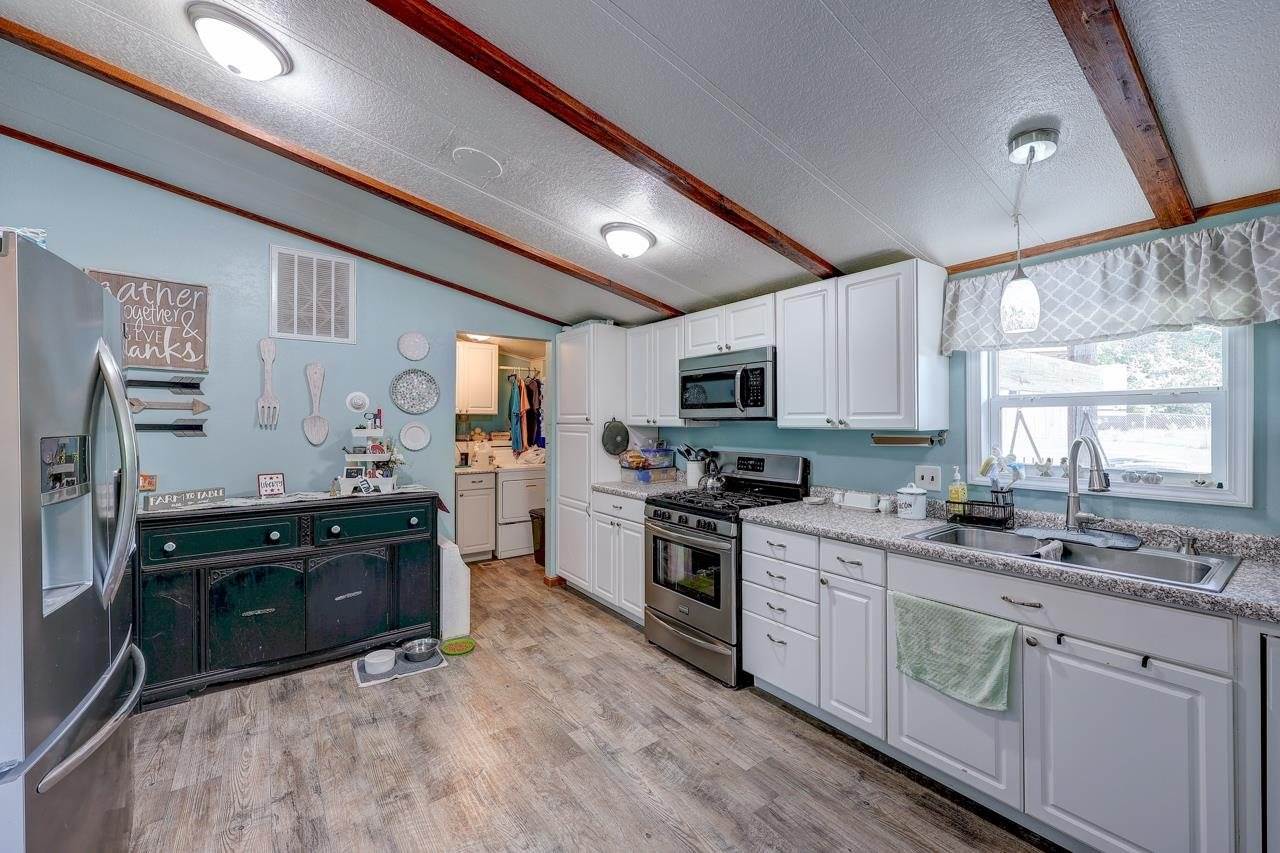 10714 284th Dr, Arkansas City, KS 67005