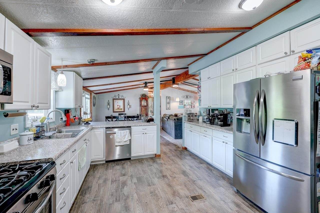 10714 284th Dr, Arkansas City, KS 67005