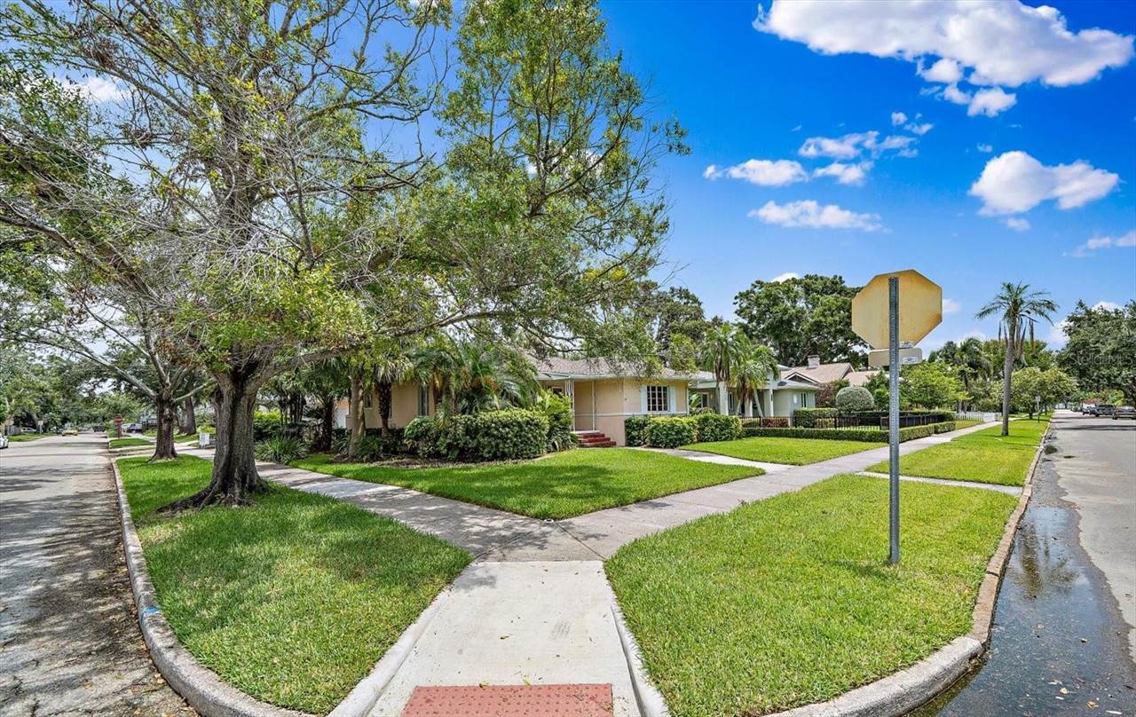 605 15TH Avenue NE, Saint Petersburg, FL 33704