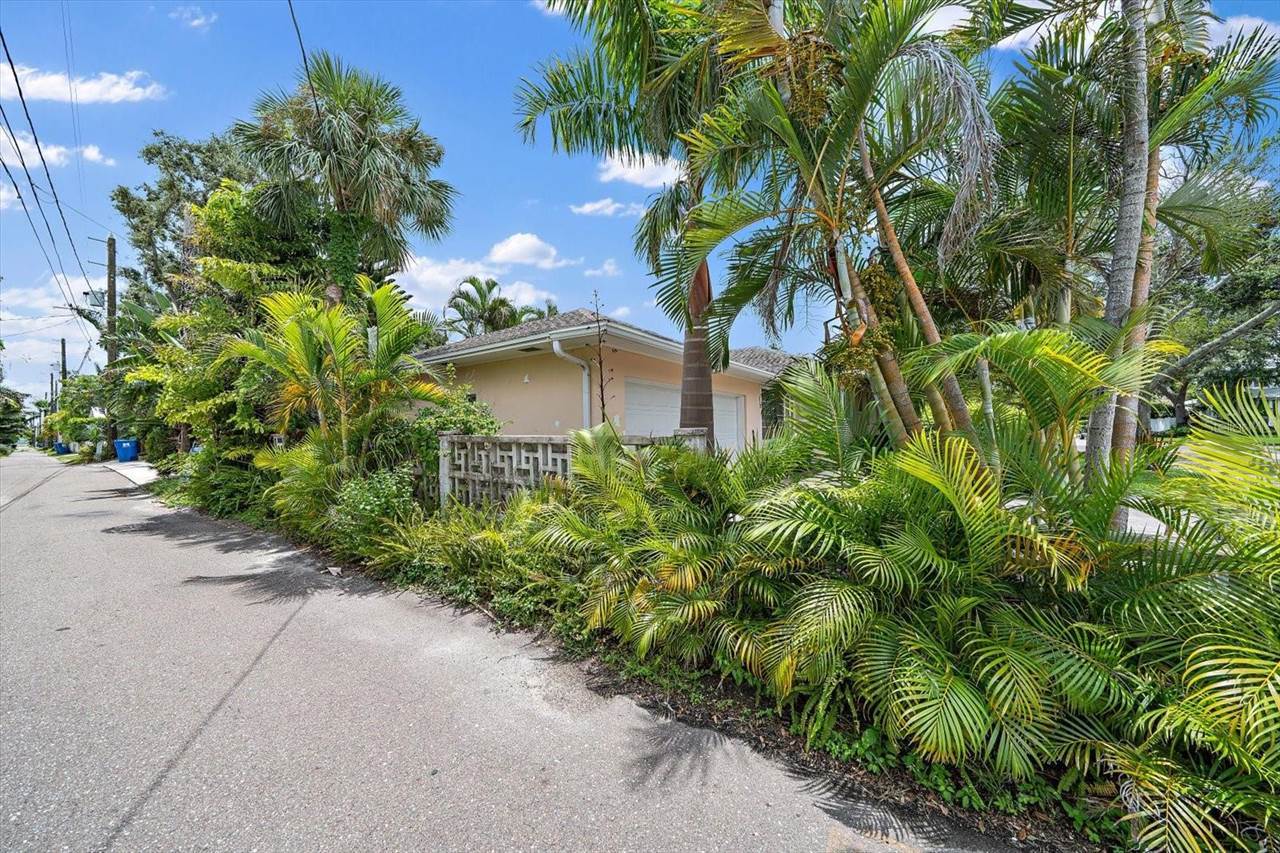 605 15TH Avenue NE, Saint Petersburg, FL 33704