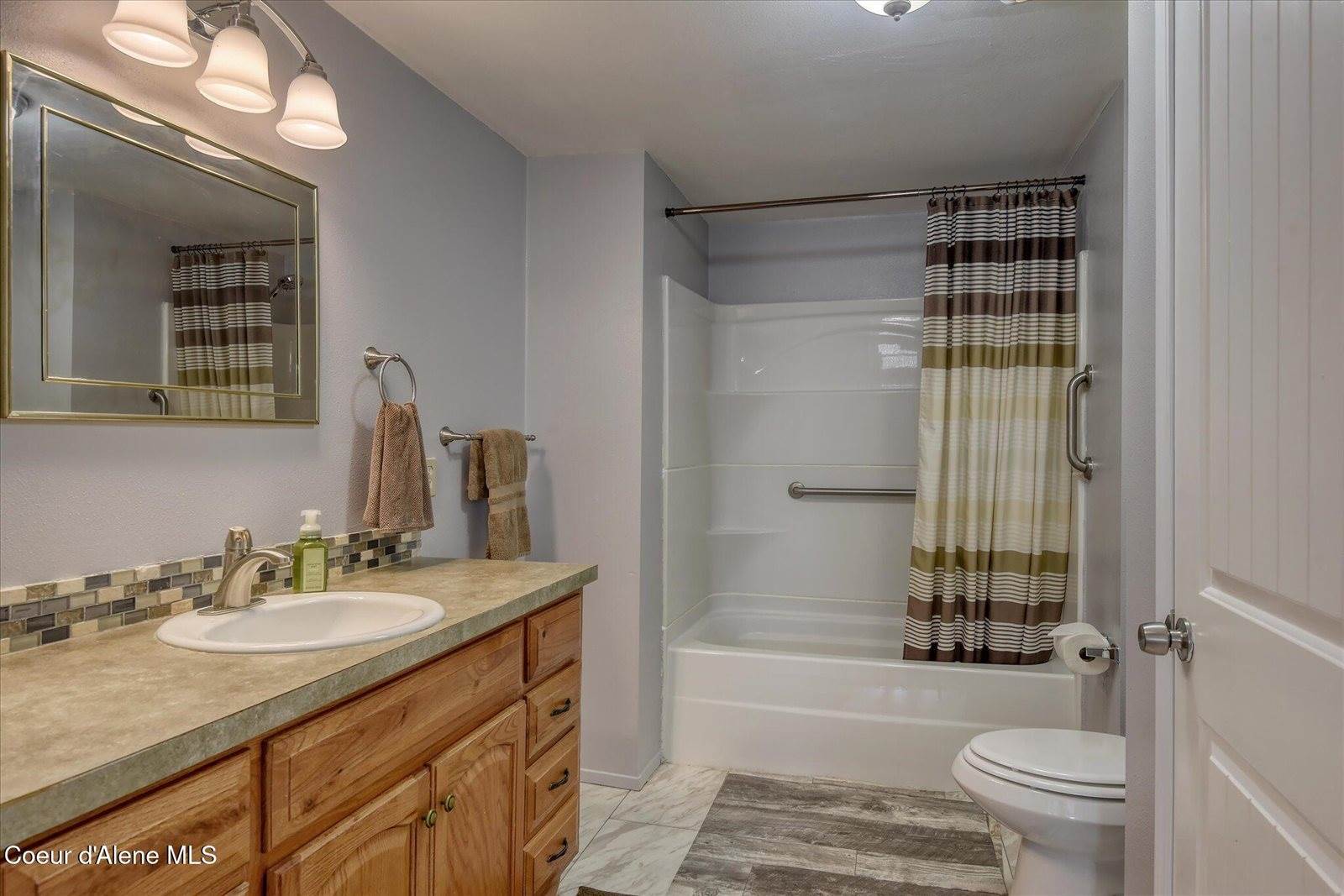 2811 North Carriage Ct, Coeur d'Alene, ID 83814