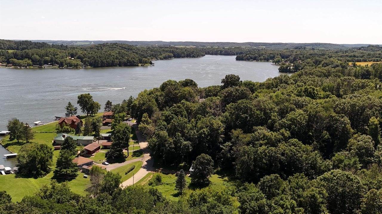 S810A Goldfinch Court, La Valle, WI 53941