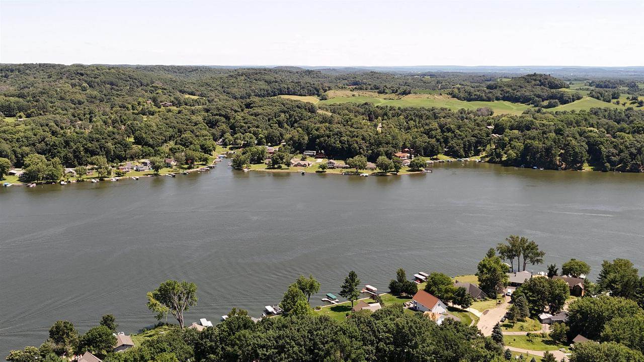 S810A Goldfinch Court, La Valle, WI 53941