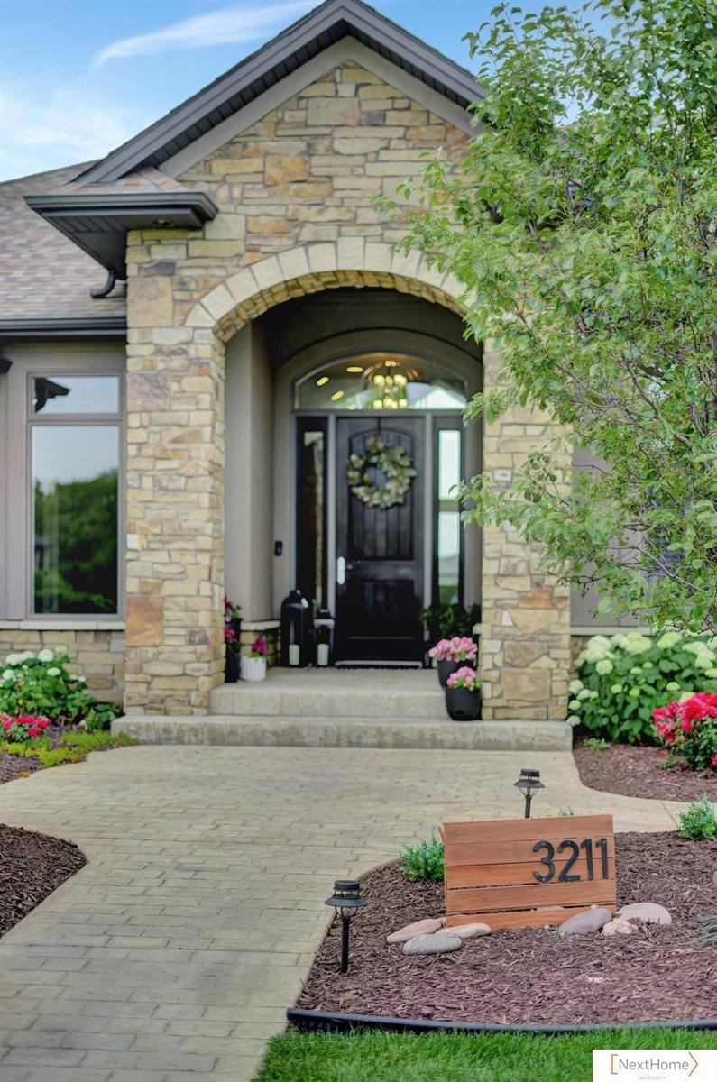 3211 West Covered Bridge Drive, Lincoln, NE 68523