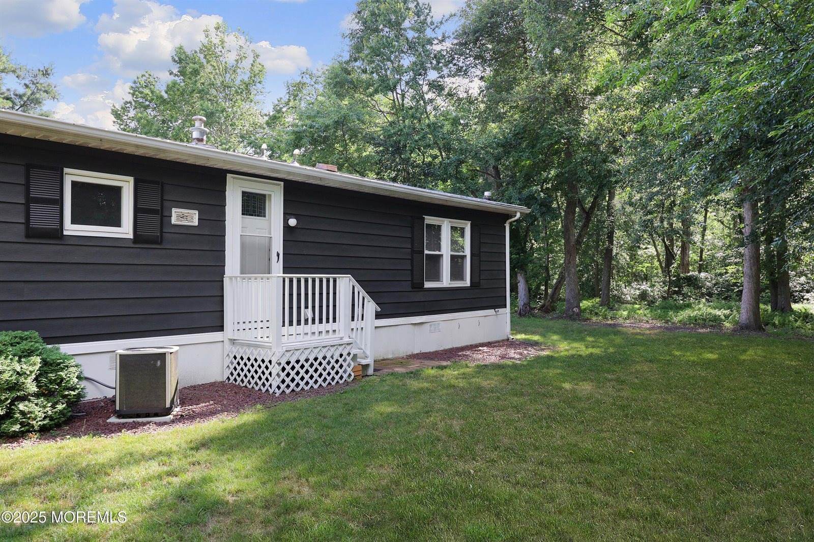 15 Cedar Court, Manalapan, NJ 07726