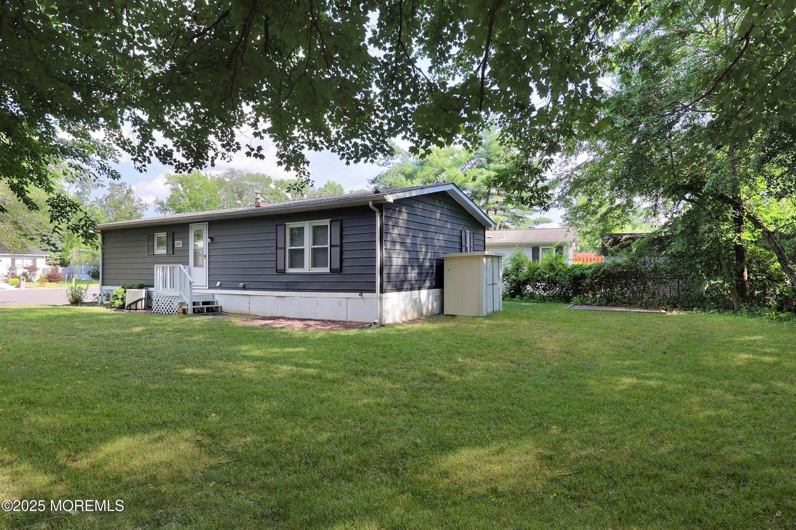 15 Cedar Court, Manalapan, NJ 07726