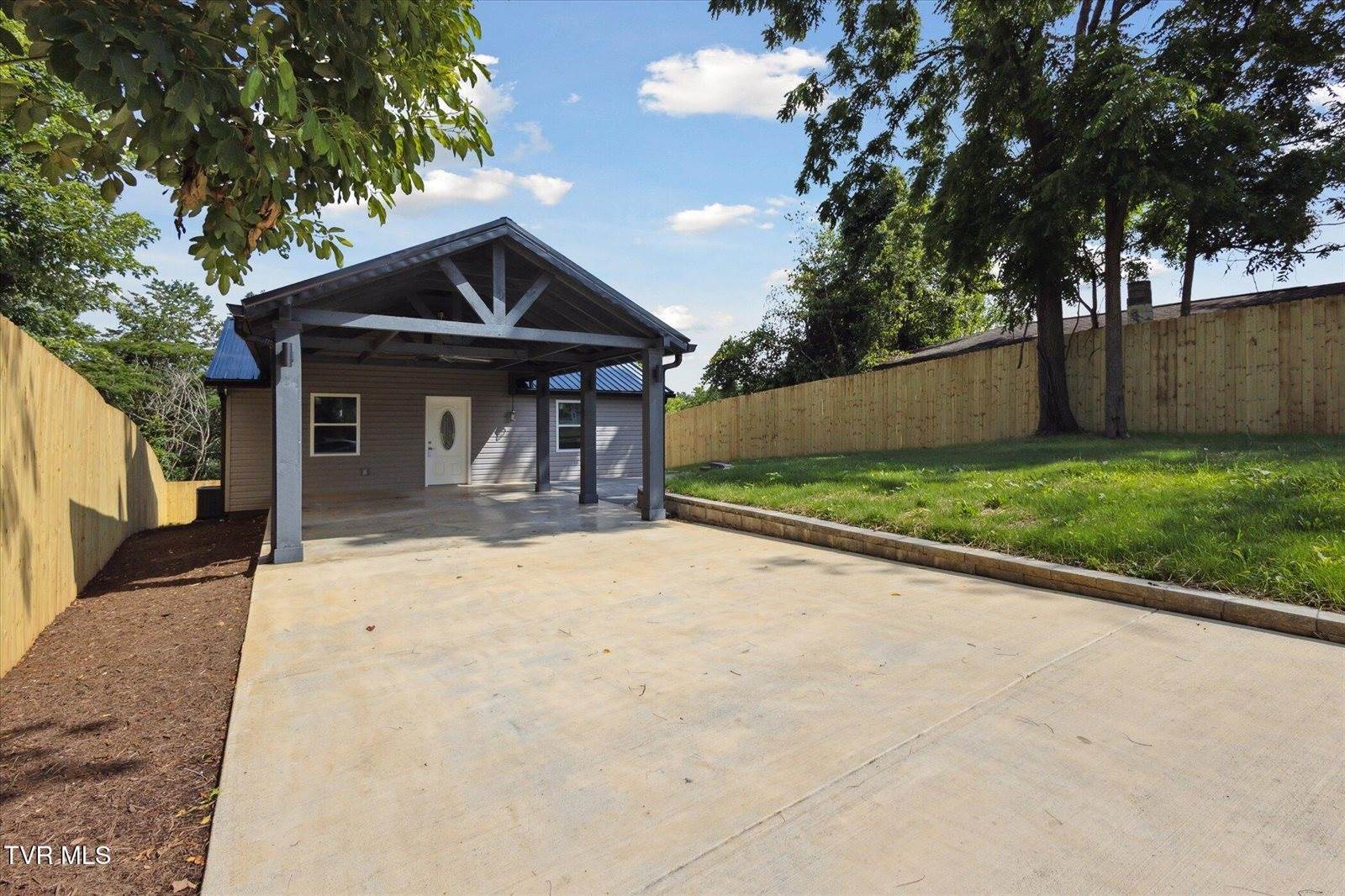 126 Hughes Lane, Johnson City, TN 37601