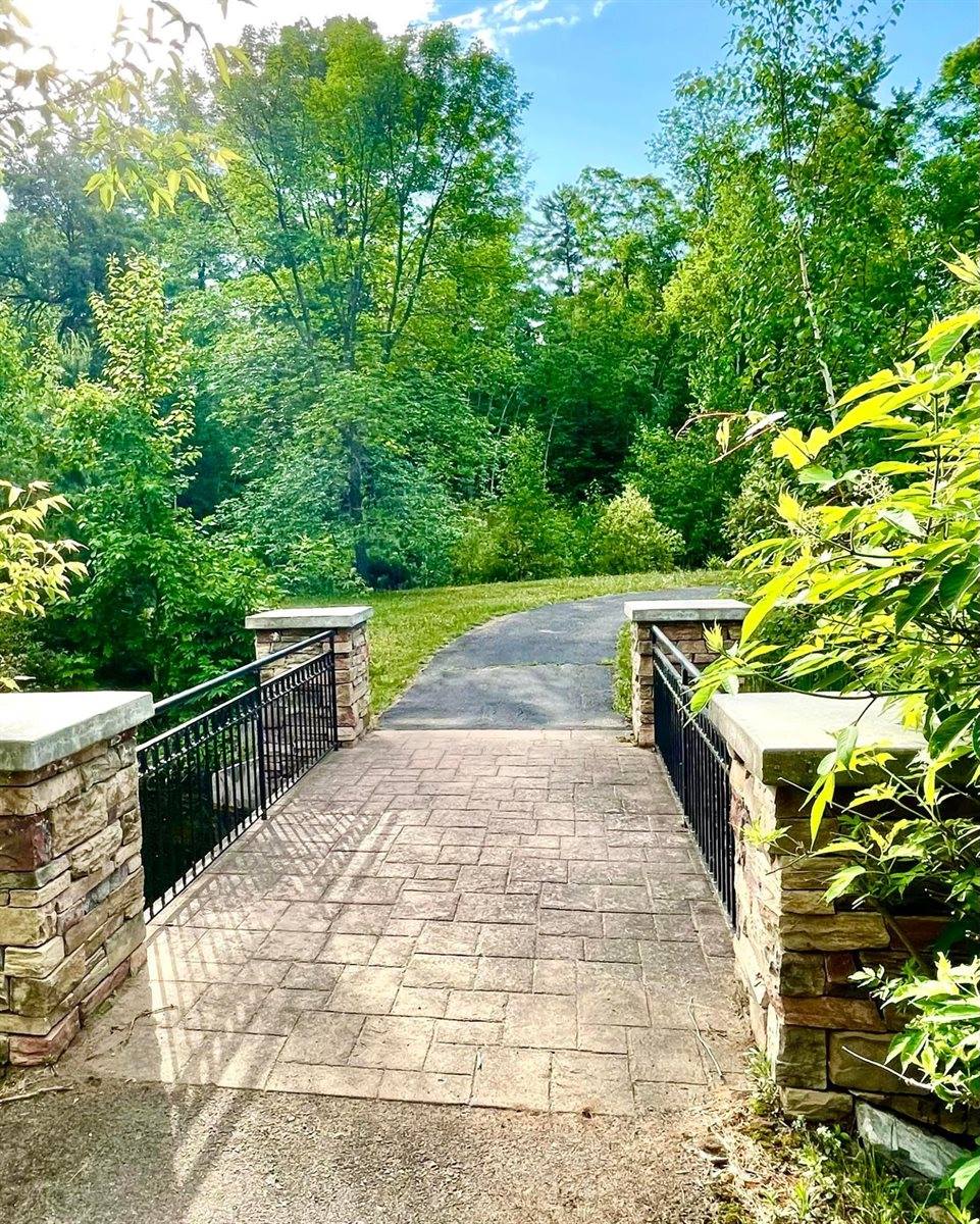 15816 Old Stonebridge Trail, Brainerd, MN 56401