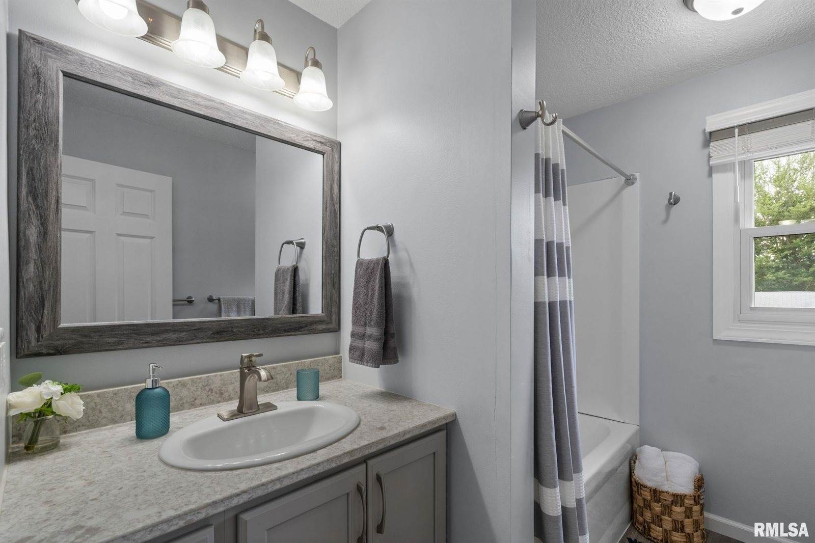 13260 64TH Avenue, Blue Grass, IA 52726