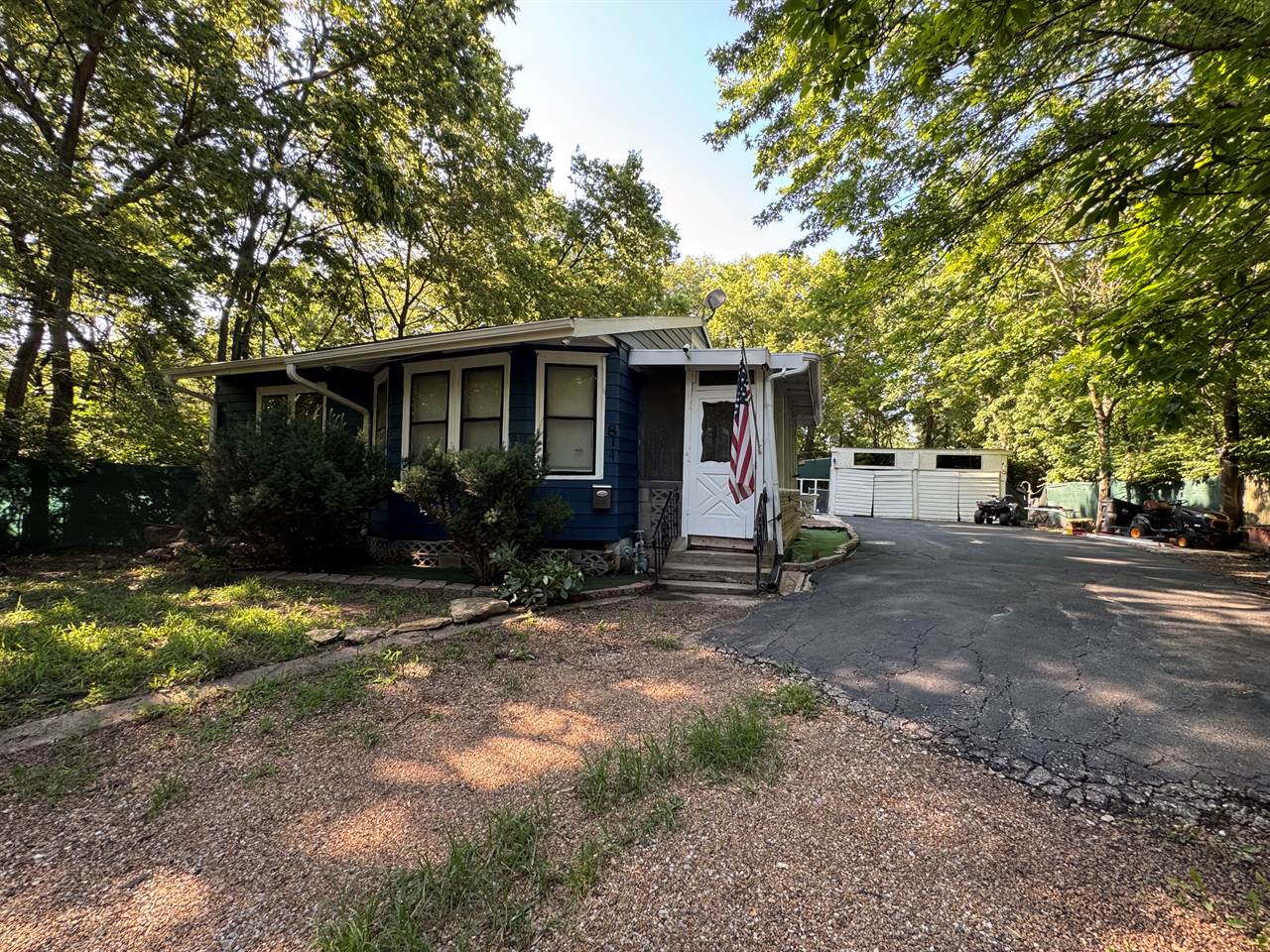 814 SE 14th ST, Topeka, KS 66607