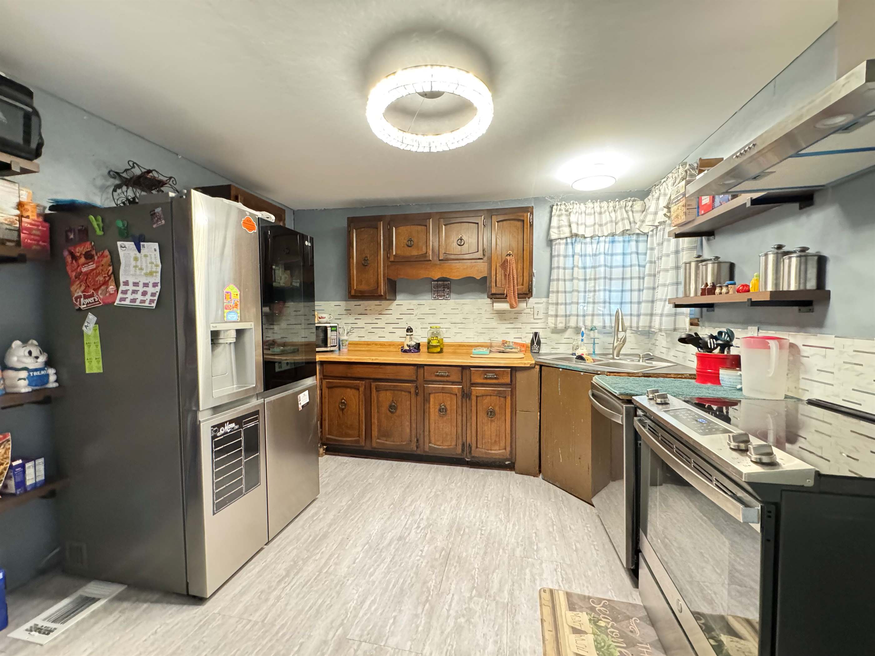 814 SE 14th ST, Topeka, KS 66607