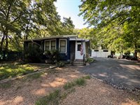 814 SE 14th ST, Topeka, KS 66607