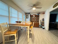 814 SE 14th ST, Topeka, KS 66607