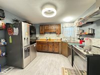 814 SE 14th ST, Topeka, KS 66607