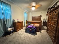 814 SE 14th ST, Topeka, KS 66607