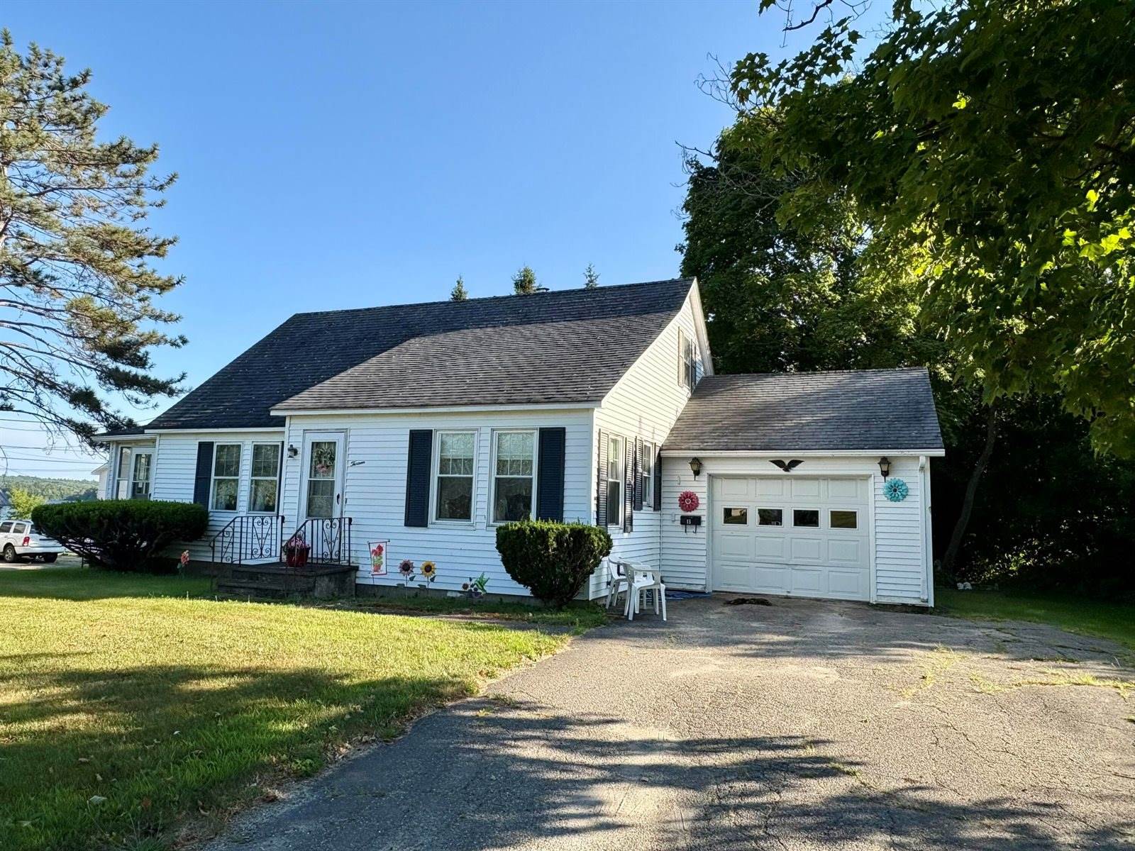 13 Lincoln Street, Lincoln, ME 04457