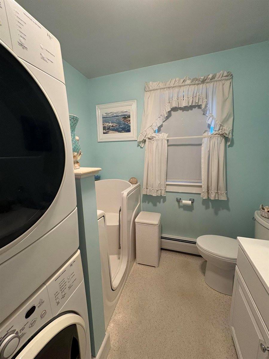 13 Lincoln Street, Lincoln, ME 04457