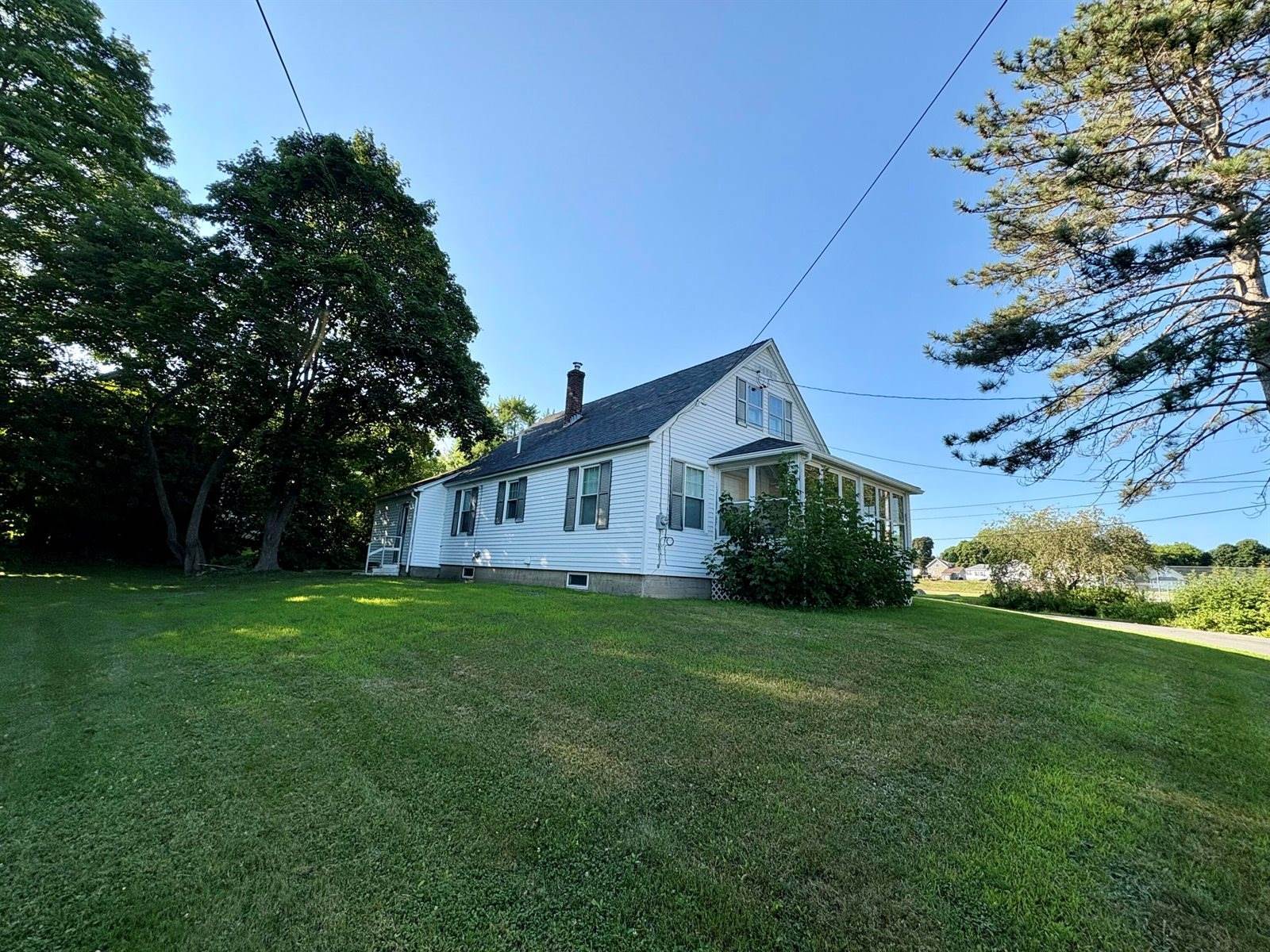 13 Lincoln Street, Lincoln, ME 04457