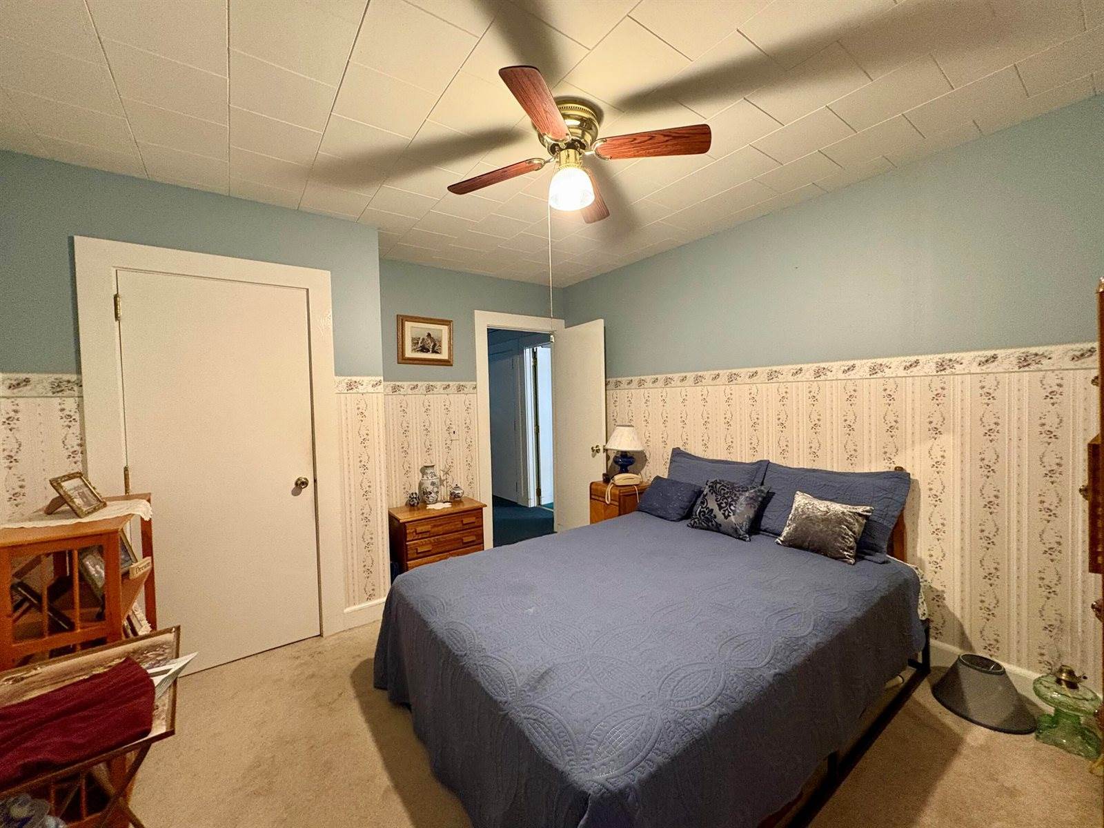 13 Lincoln Street, Lincoln, ME 04457