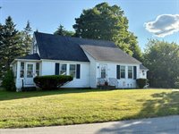 13 Lincoln Street, Lincoln, ME 04457