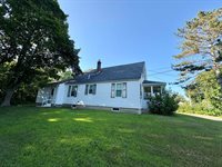 13 Lincoln Street, Lincoln, ME 04457