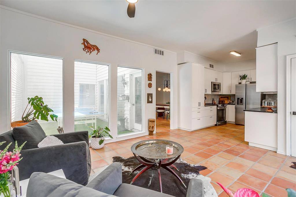 6876 Anglebluff Circle, Dallas, TX 75248