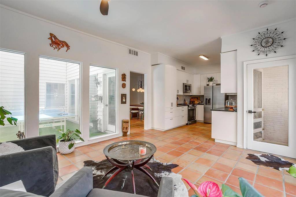 6876 Anglebluff Circle, Dallas, TX 75248