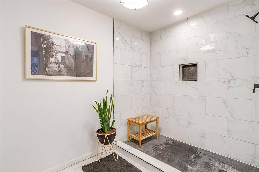 6876 Anglebluff Circle, Dallas, TX 75248