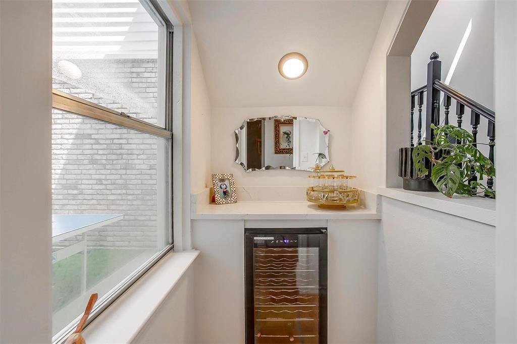 6876 Anglebluff Circle, Dallas, TX 75248