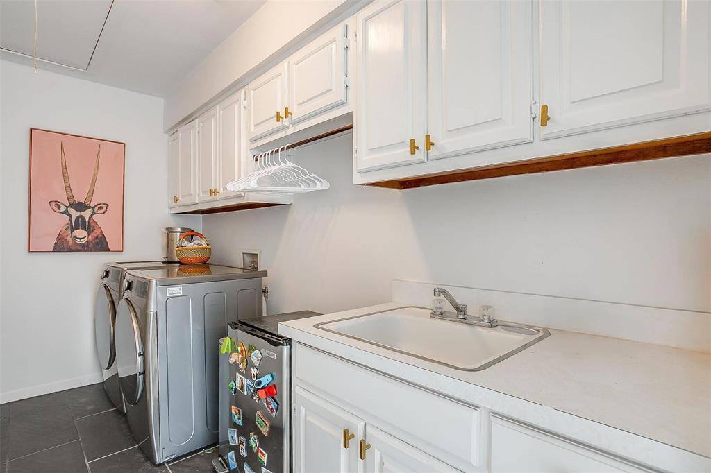 6876 Anglebluff Circle, Dallas, TX 75248