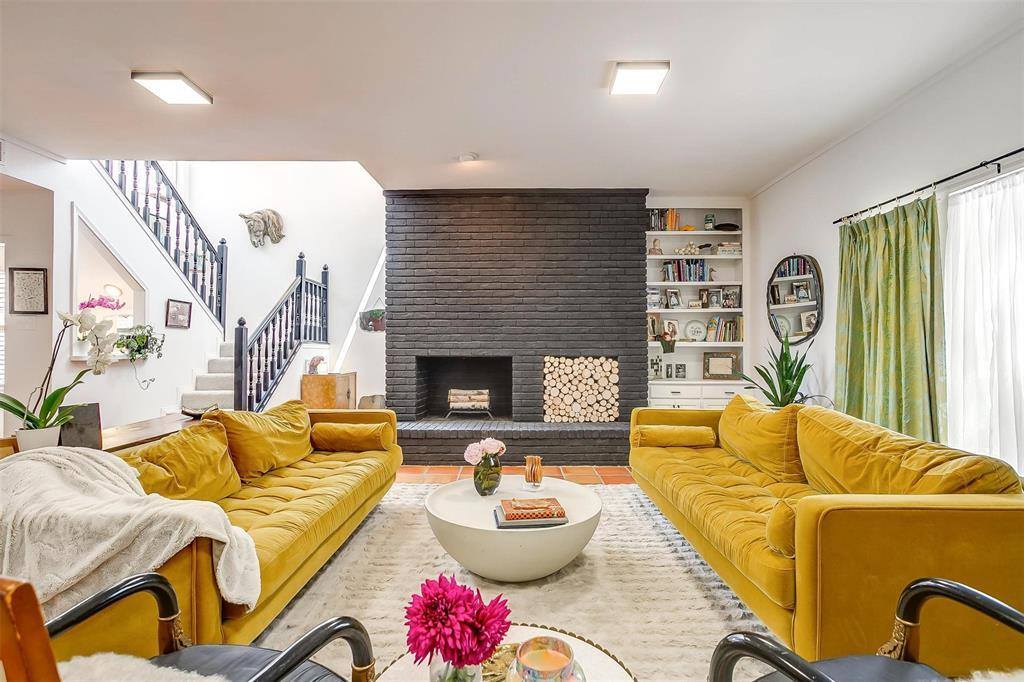 6876 Anglebluff Circle, Dallas, TX 75248