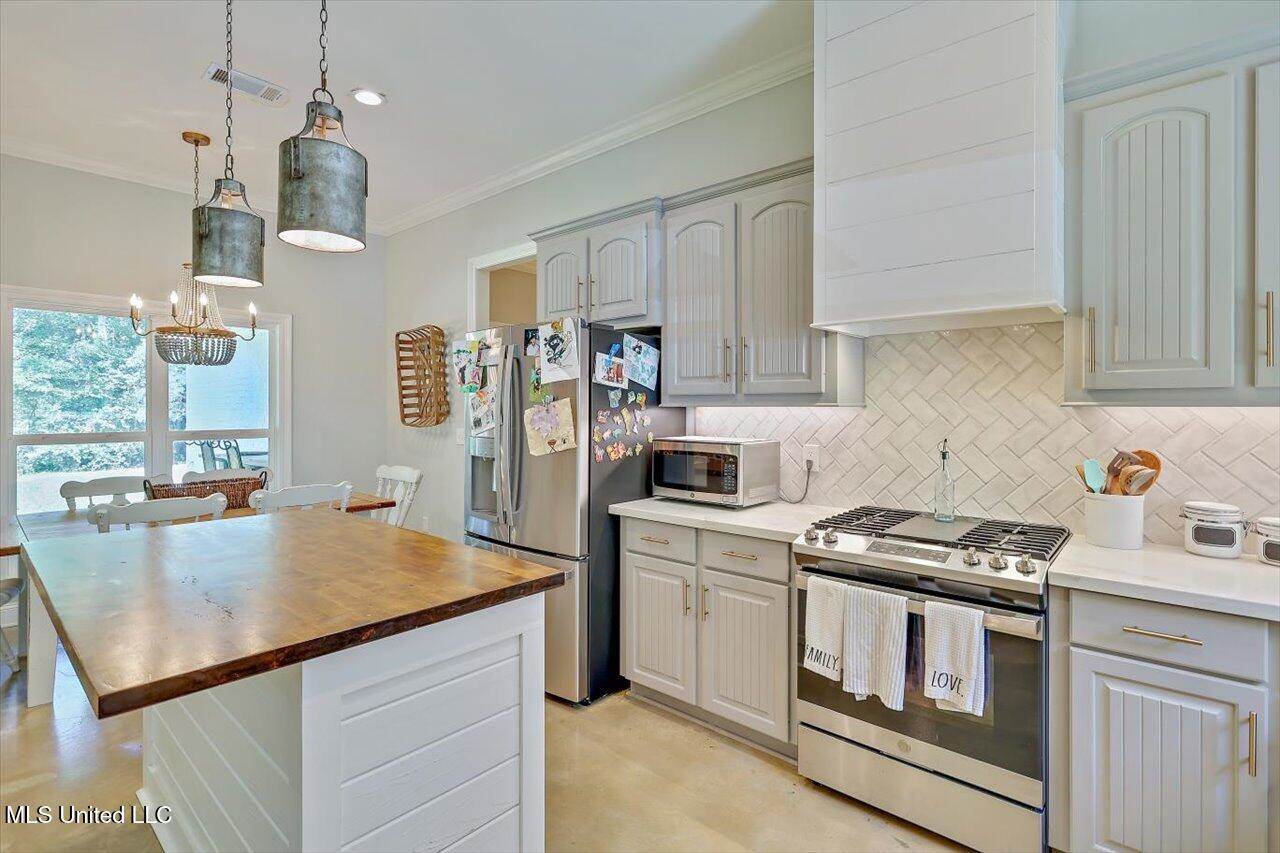 104 Pine Hill Circle, Florence, MS 39073