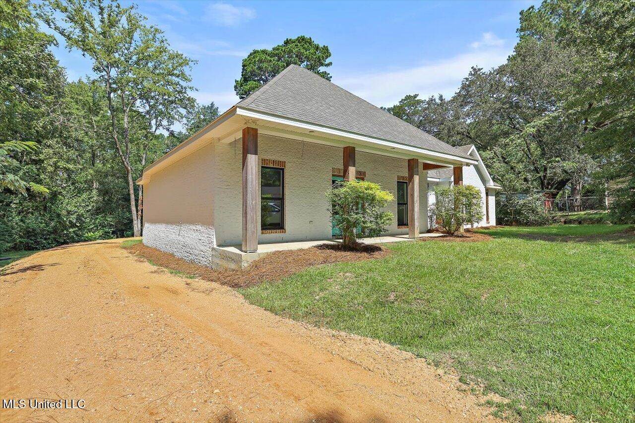104 Pine Hill Circle, Florence, MS 39073