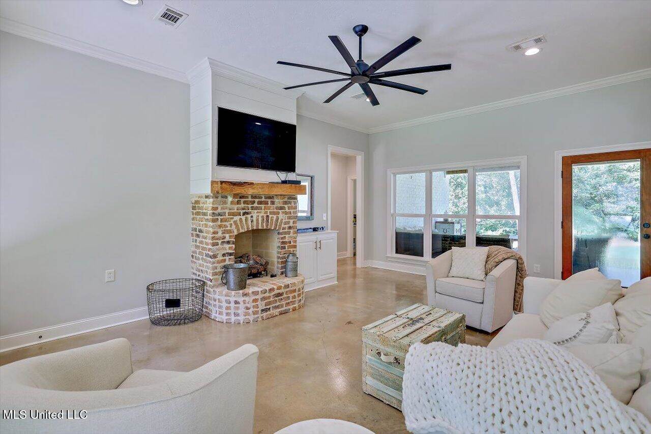 104 Pine Hill Circle, Florence, MS 39073