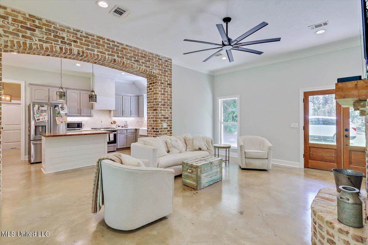 104 Pine Hill Circle, Florence, MS 39073