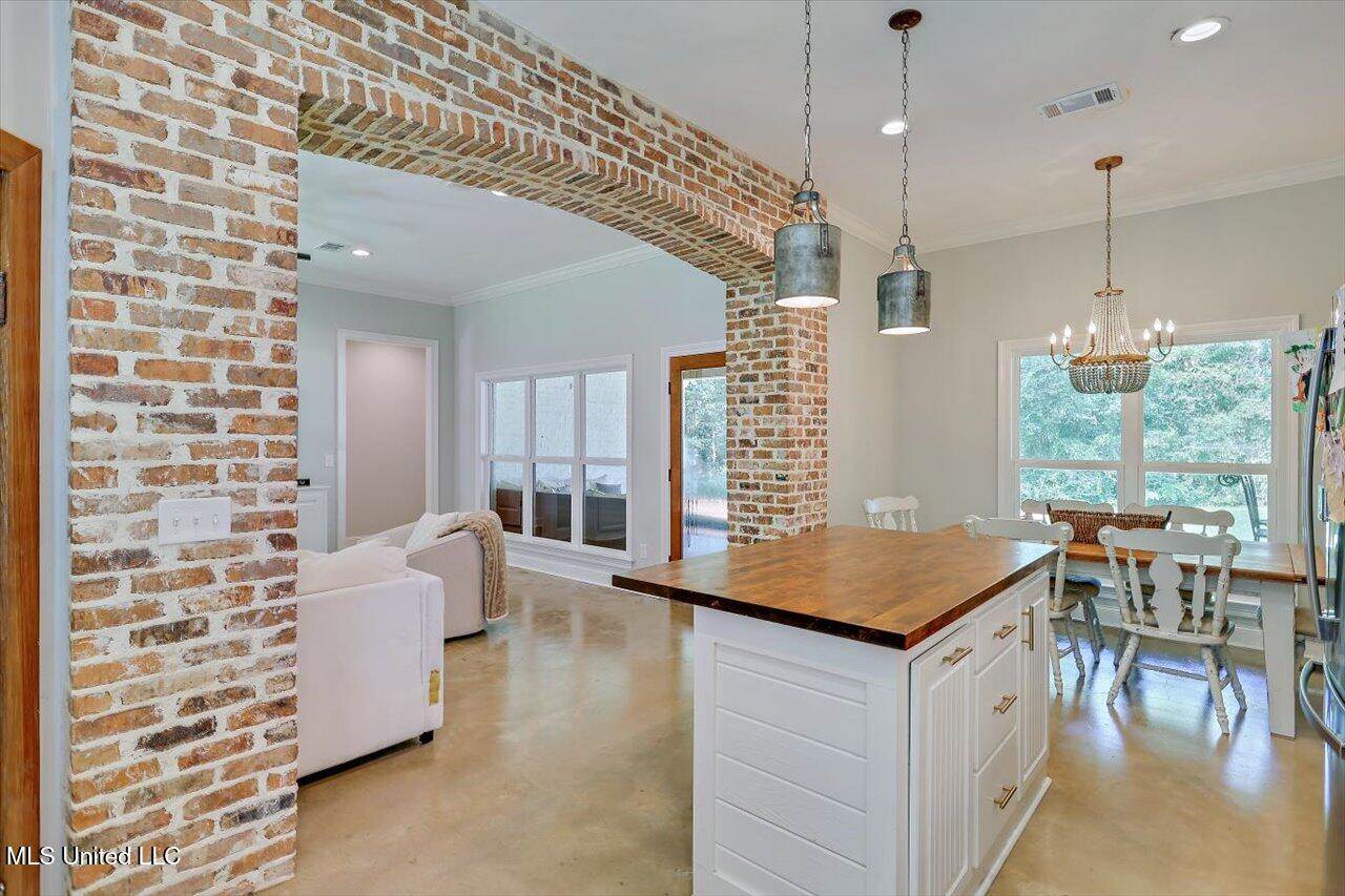 104 Pine Hill Circle, Florence, MS 39073