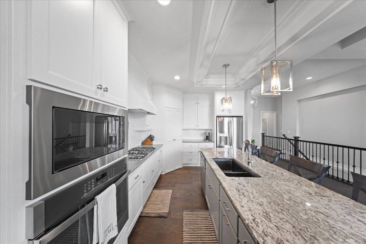 21736 W 116th Place, Olathe, KS 66061