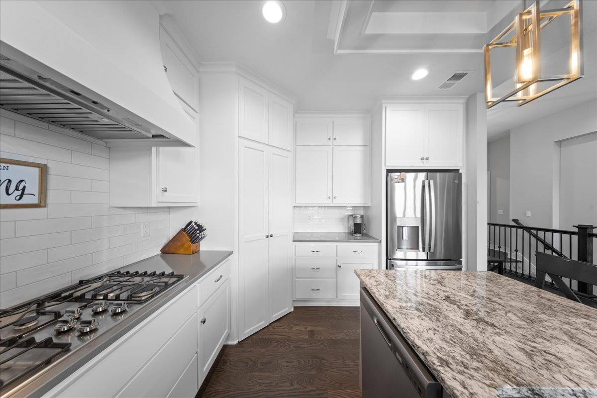 21736 W 116th Place, Olathe, KS 66061