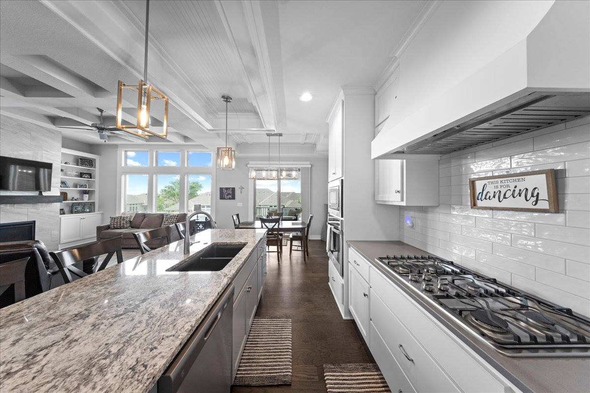 21736 W 116th Place, Olathe, KS 66061